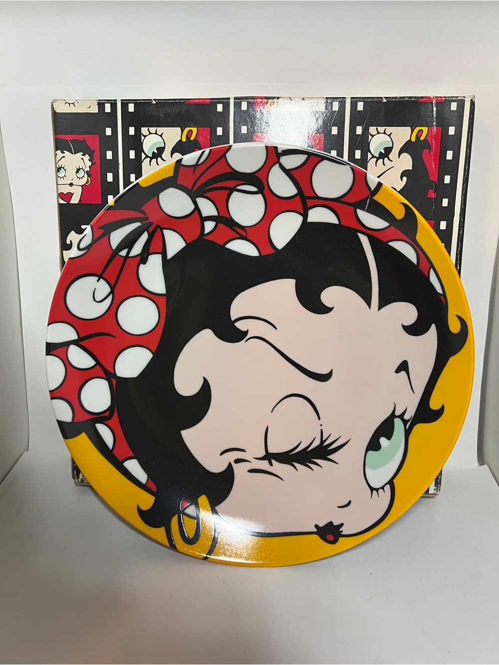 Vintage Betty Boop Yellow & Red Decorative Wall Plate by Vandor LE 4594/5000